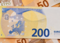 Marché noir: taux de change de l&rsquo;euro et du dollar devant le dinar DZD